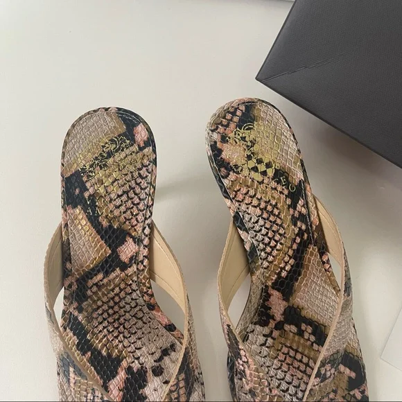 Vince Camuto Snake Skin Pattern Saresta Thong Sandal New In Box - Picture 5 of 14
